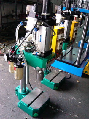 5吨单柱油压机铆钉机与气动铆钉机 厂家指南与价格分析